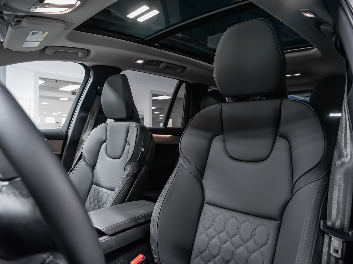 2026 Volvo XC90 Plug-in hybrid Plus 7-Seater (Dark Theme)-10