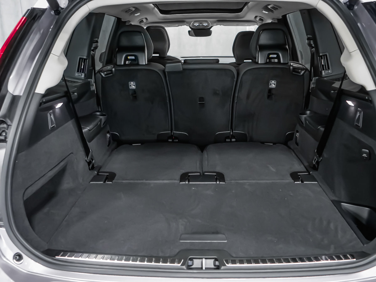 2026 Volvo XC90 Plug-in hybrid Plus 7-Seater (Dark Theme)-15