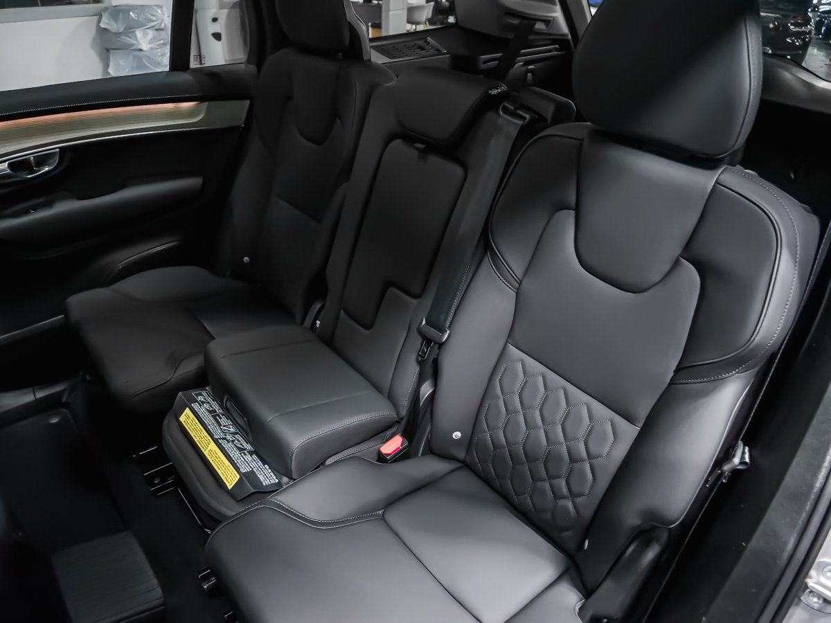 2026 Volvo XC90 Plug-in hybrid Plus 7-Seater (Dark Theme)-12