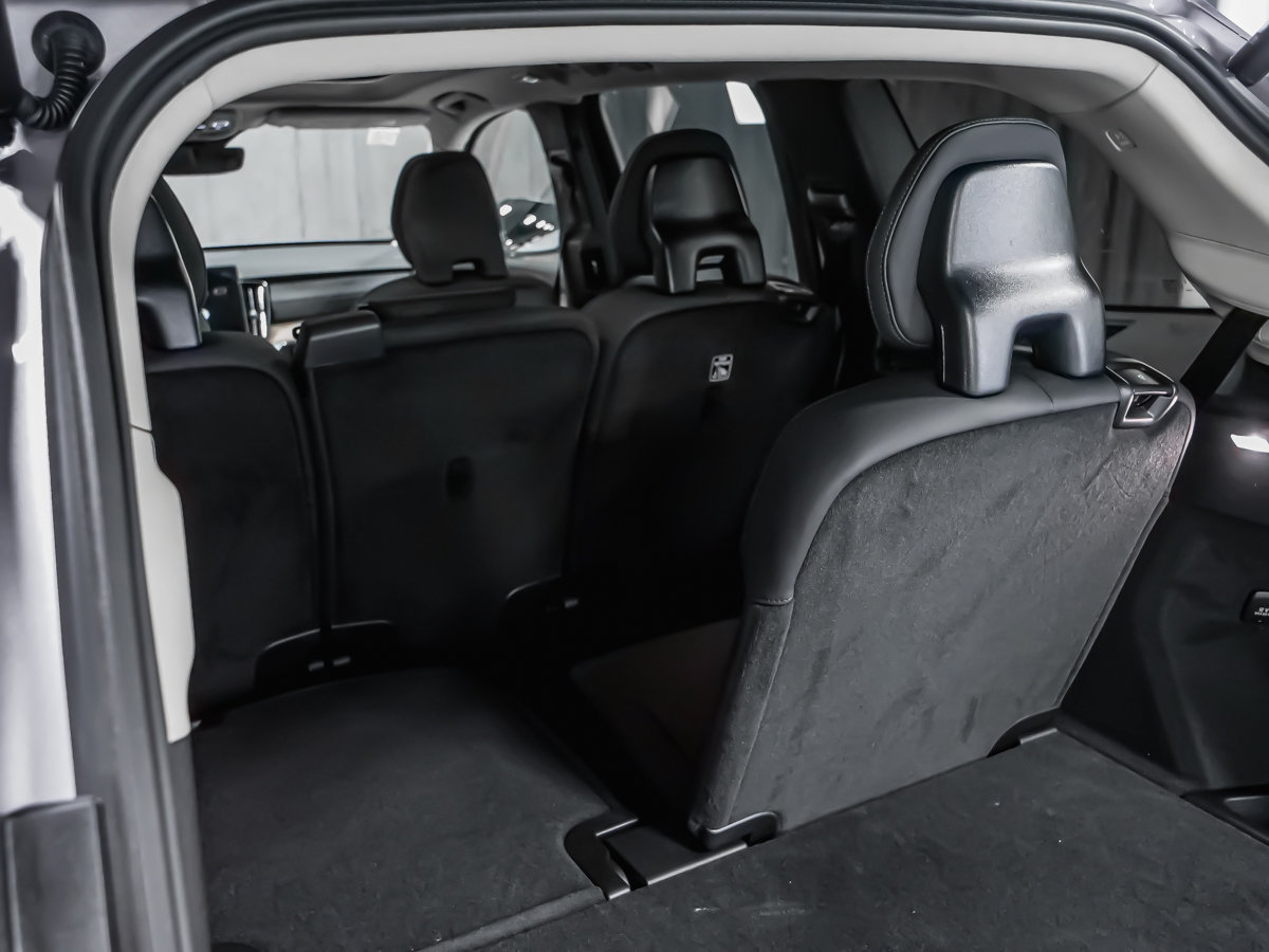 2026 Volvo XC90 Plug-in hybrid Plus 7-Seater (Dark Theme)-14