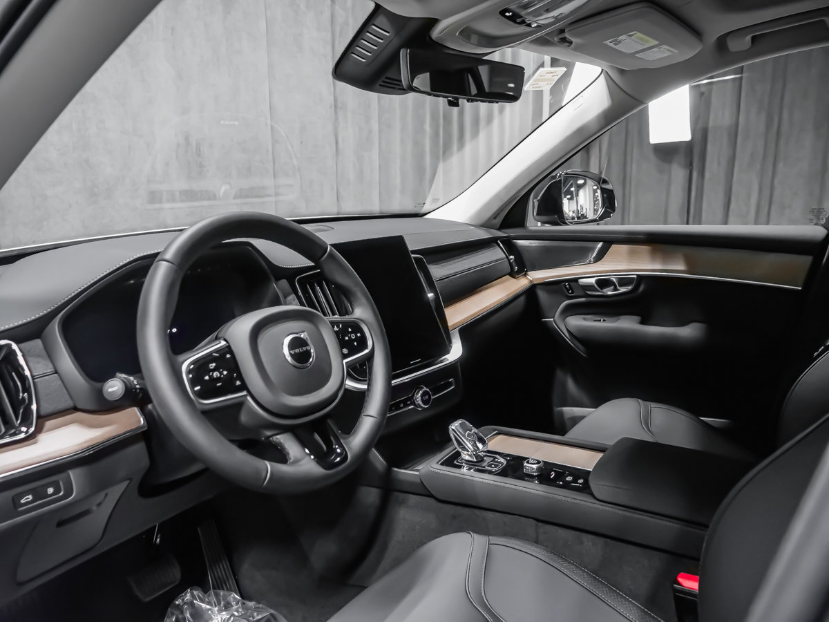 2026 Volvo XC90 Plug-in hybrid Plus 7-Seater (Dark Theme)-6