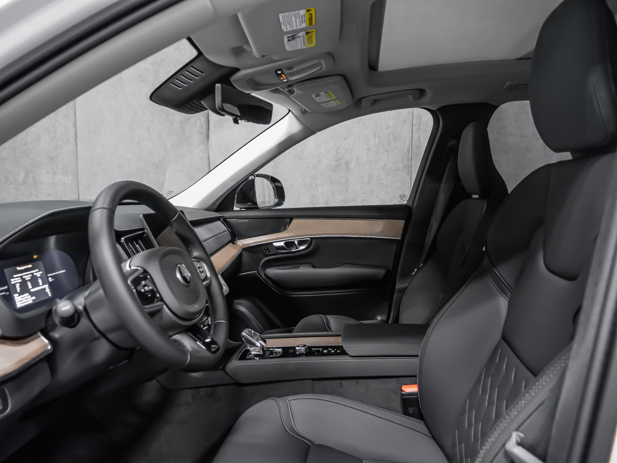 2026 Volvo XC90 Plug-in hybrid Plus 7-Seater (Dark Theme)-10