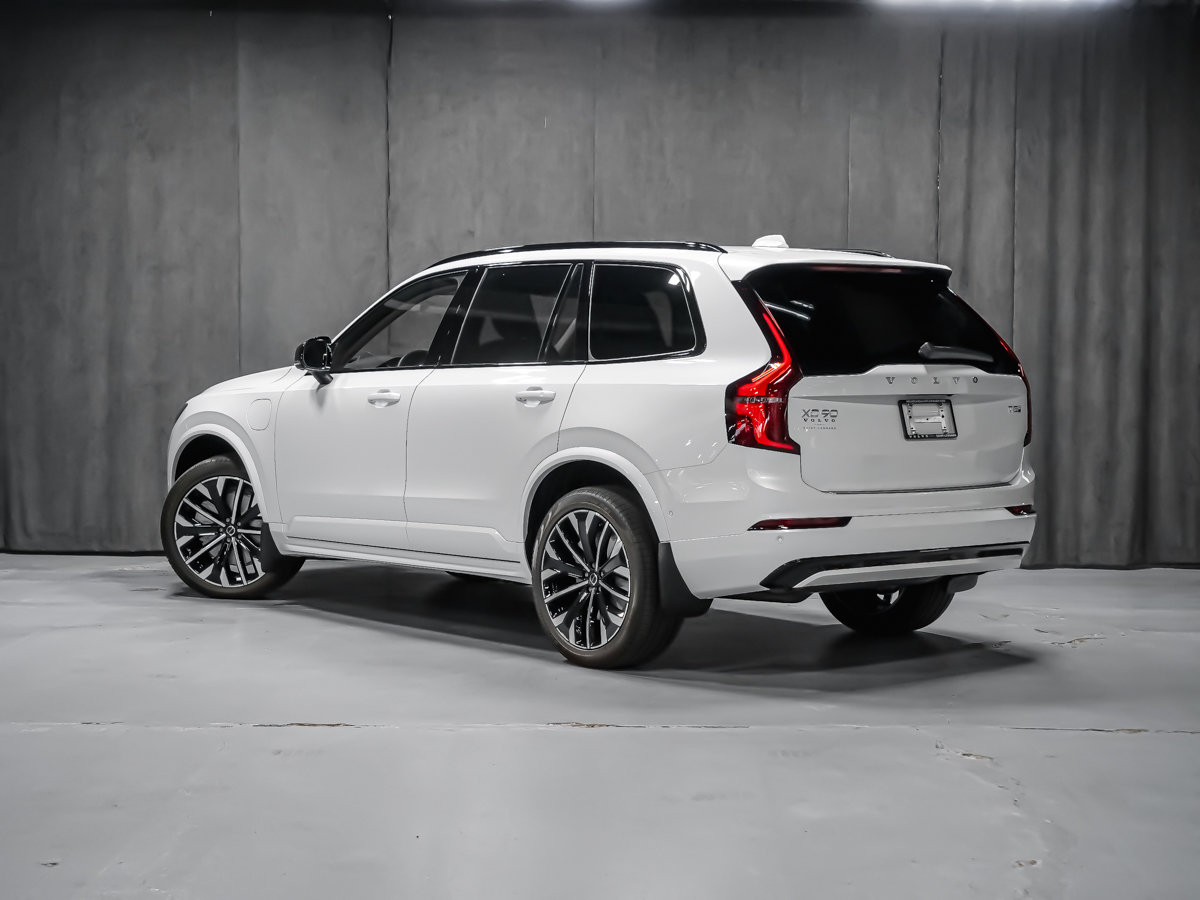 2026 Volvo XC90 Plug-in hybrid Plus 7-Seater (Dark Theme)-2