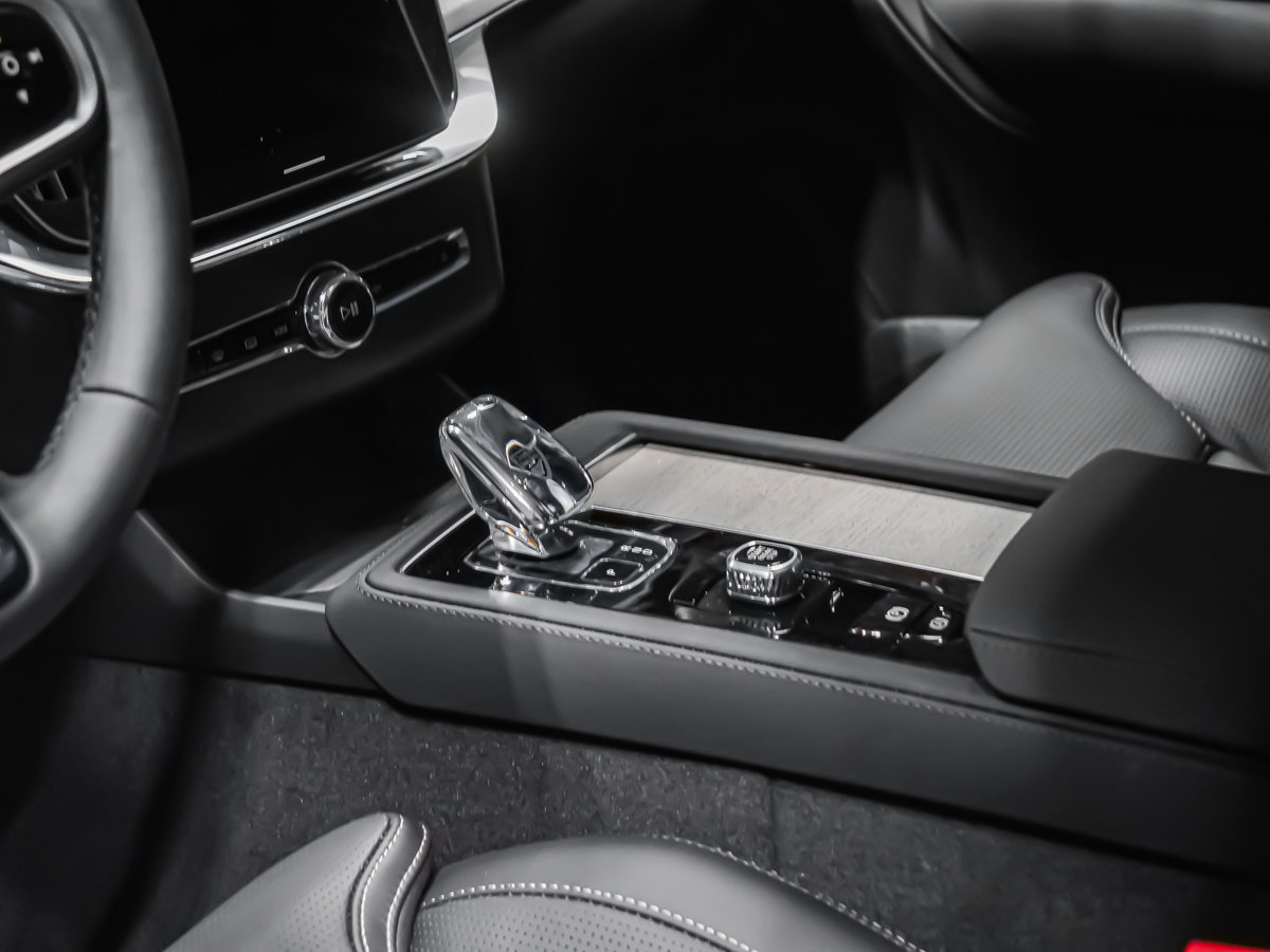 2026 Volvo XC90 Plug-in hybrid Ultra 6-Seater (Bright Theme)-7