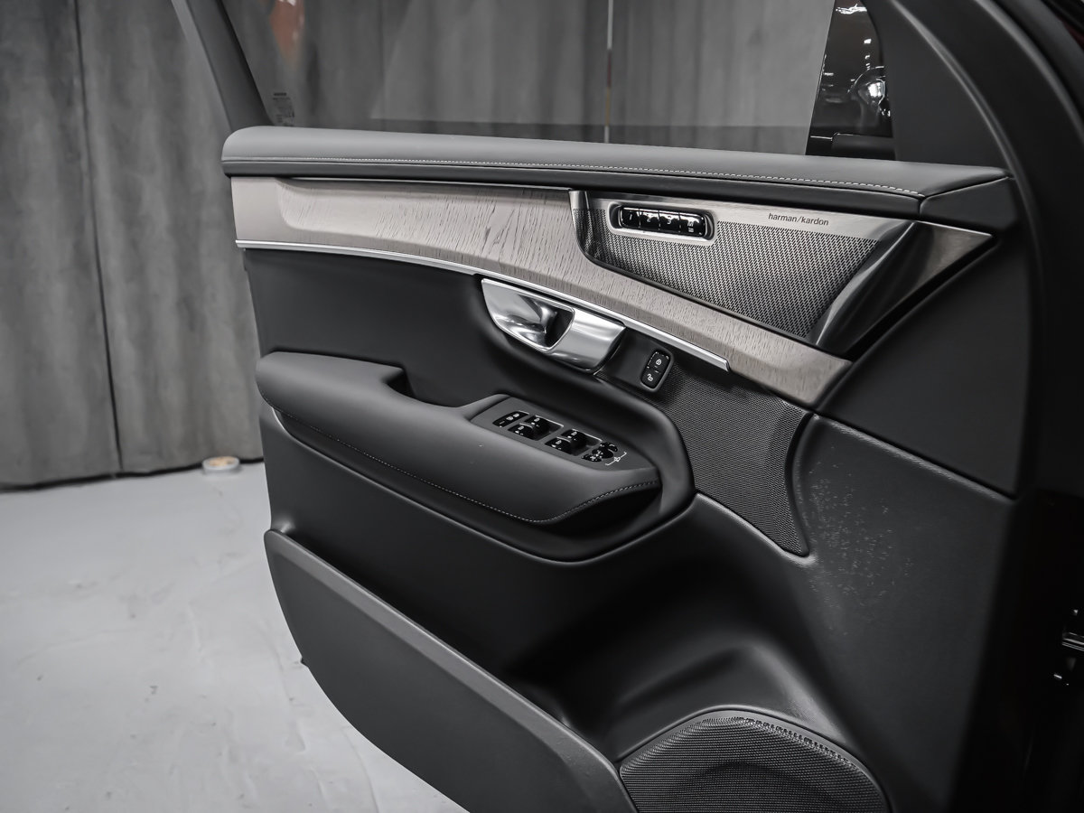 2026 Volvo XC90 Plug-in hybrid Ultra 6-Seater (Bright Theme)-9