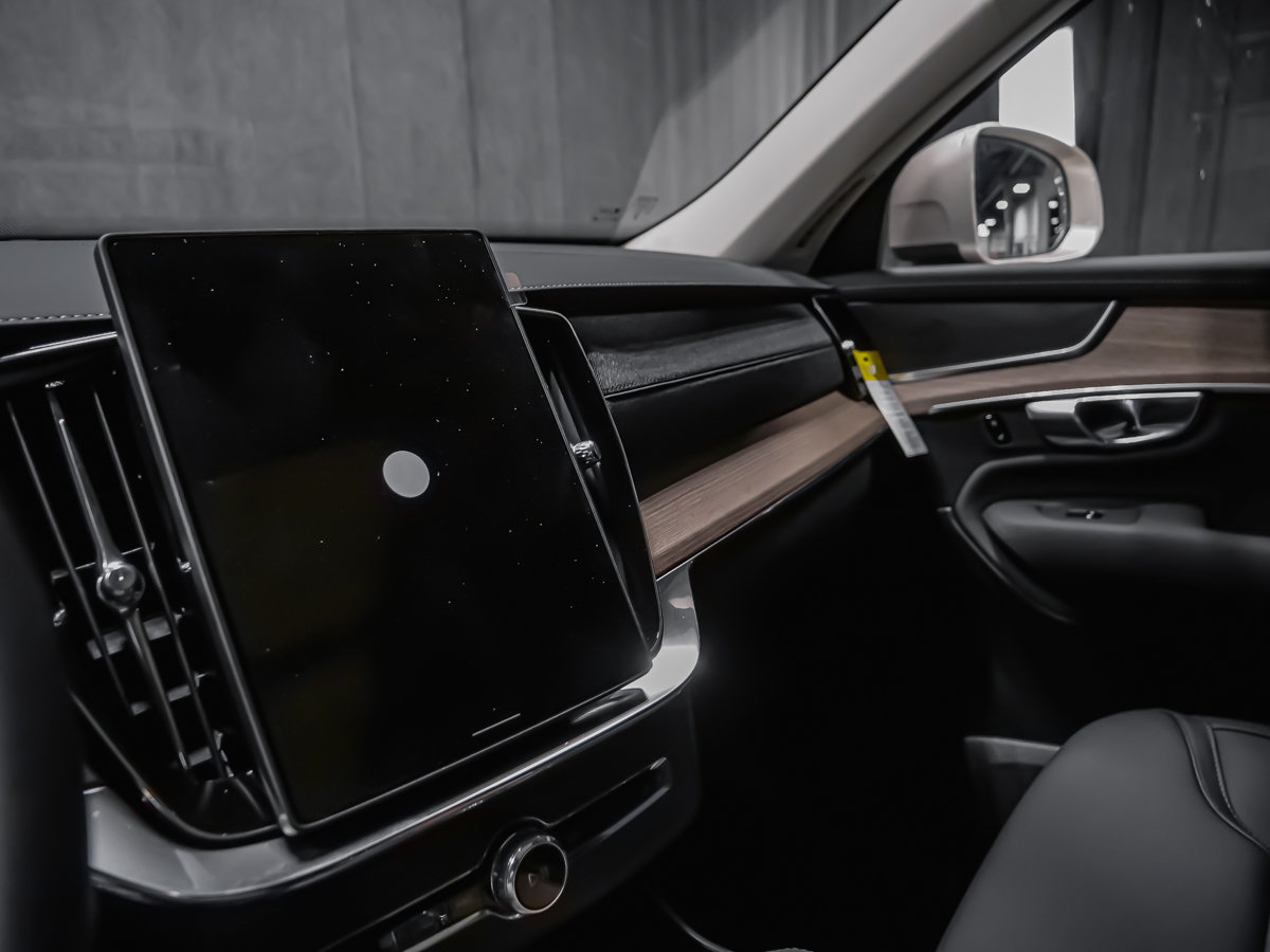 2026 Volvo XC90 Plug-in hybrid Plus 7-Seater (Bright Theme)-12