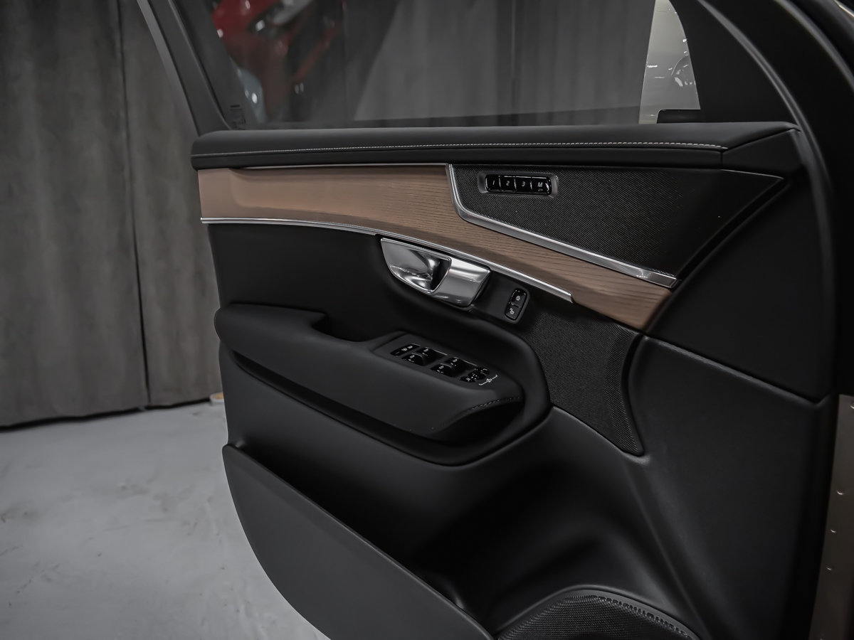 2026 Volvo XC90 Plug-in hybrid Plus 7-Seater (Bright Theme)-11