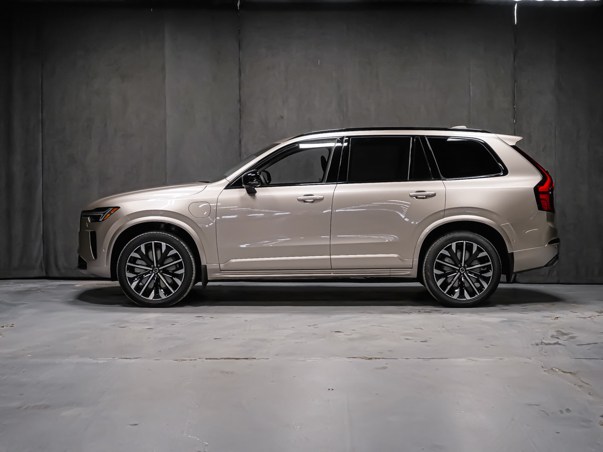 2026 Volvo XC90 Plug-in hybrid Plus 7-Seater (Dark Theme)-3
