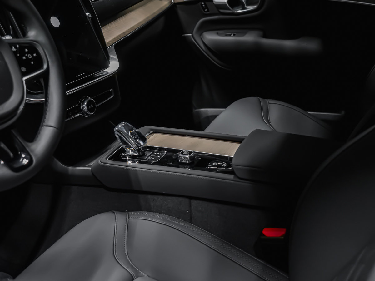 2026 Volvo XC90 Plug-in hybrid Plus 7-Seater (Dark Theme)-7