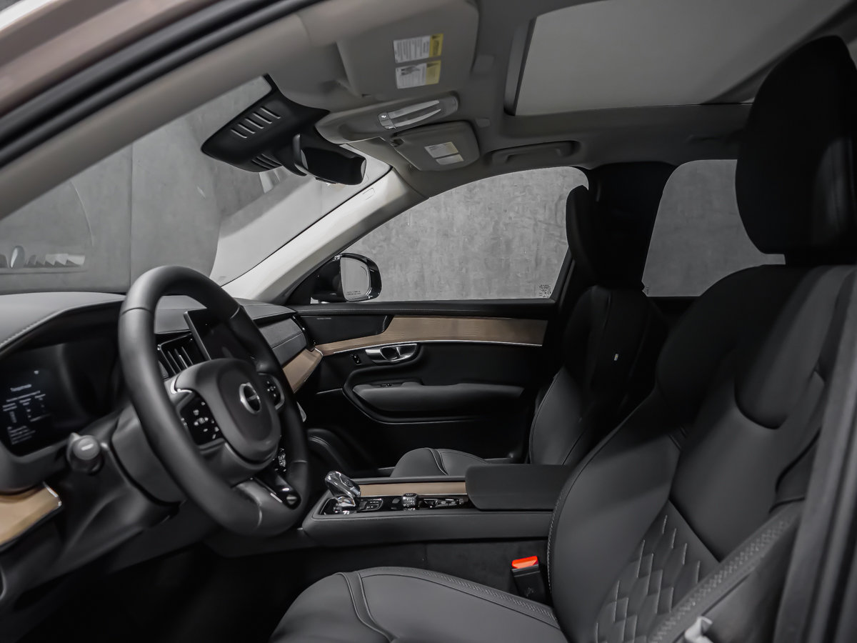 2026 Volvo XC90 Plug-in hybrid Plus 7-Seater (Dark Theme)-11