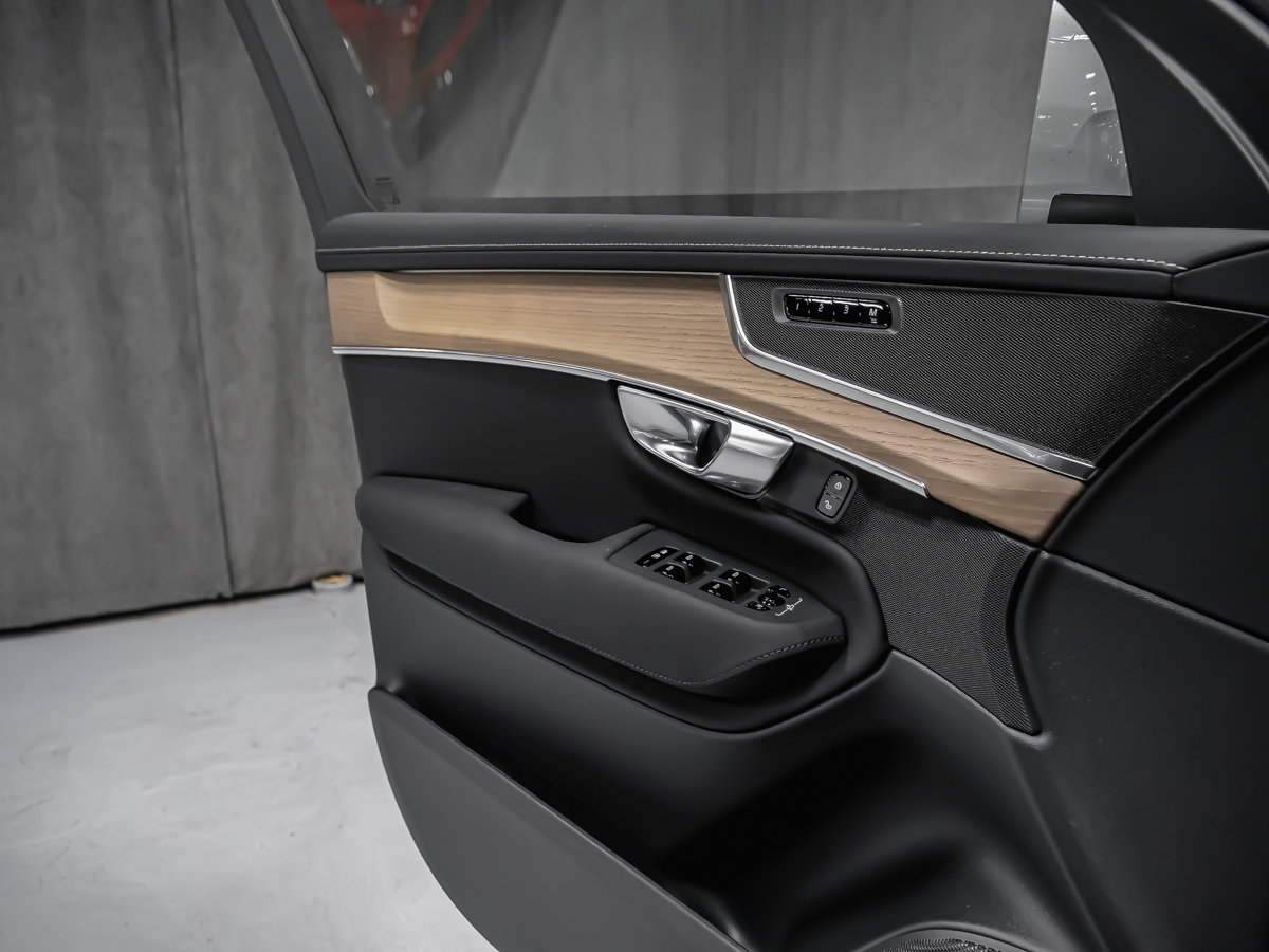 Volvo XC90 Plug-in hybrid Core 7-Seater (Bright Theme) 2026-9