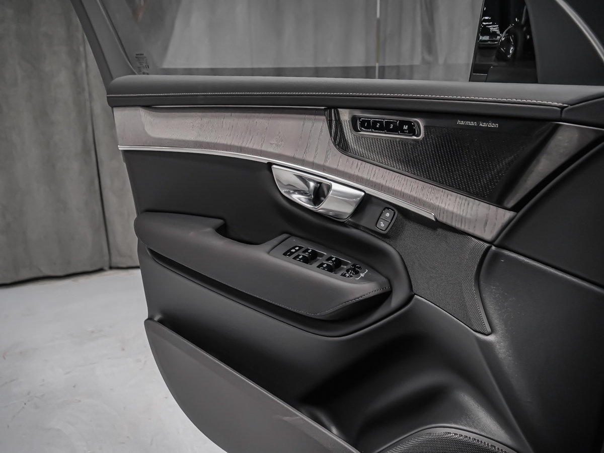 2026 Volvo XC90 Plug-in hybrid Ultra 7-Seater (Bright Theme)-10