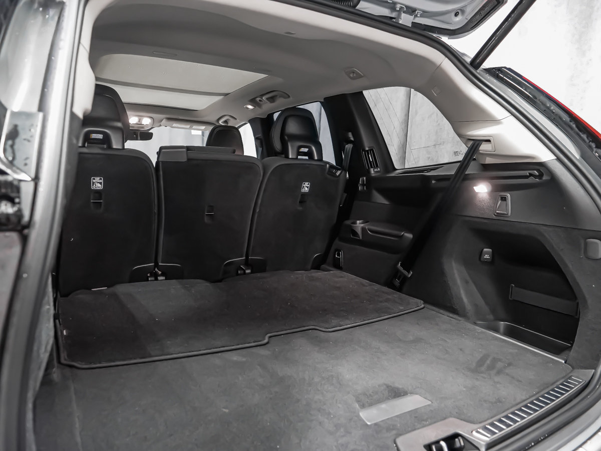 2026 Volvo XC90 Plug-in hybrid Plus 7-Seater (Dark Theme)-11