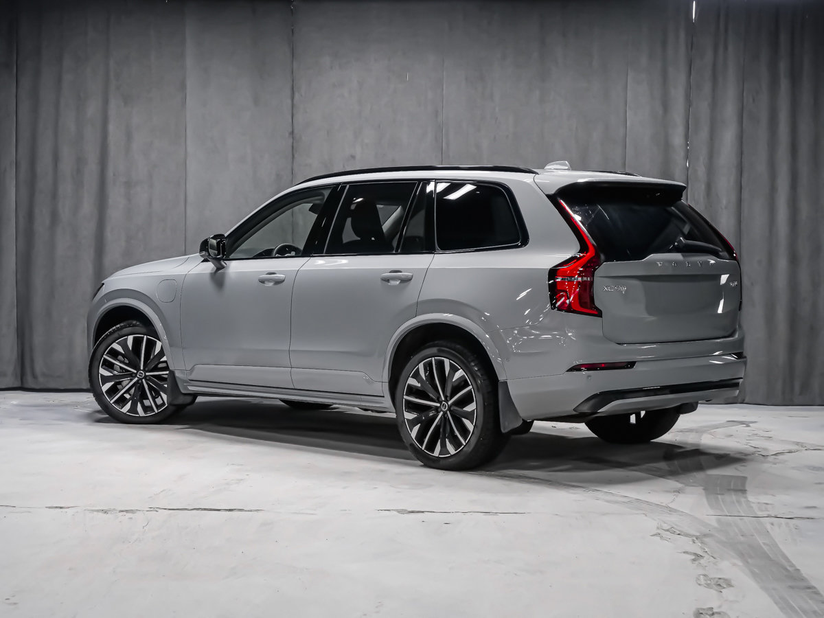 2026 Volvo XC90 Plug-in hybrid Plus 7-Seater (Dark Theme)-3