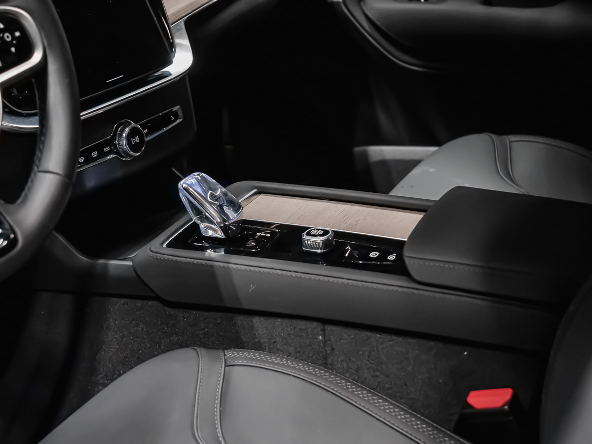 2026 Volvo XC90 Plug-in hybrid Plus 7-Seater (Dark Theme)-7