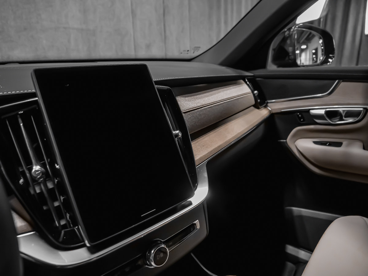 Volvo XC90 Plug-in hybrid Plus 7-Seater (Dark Theme) 2026-9