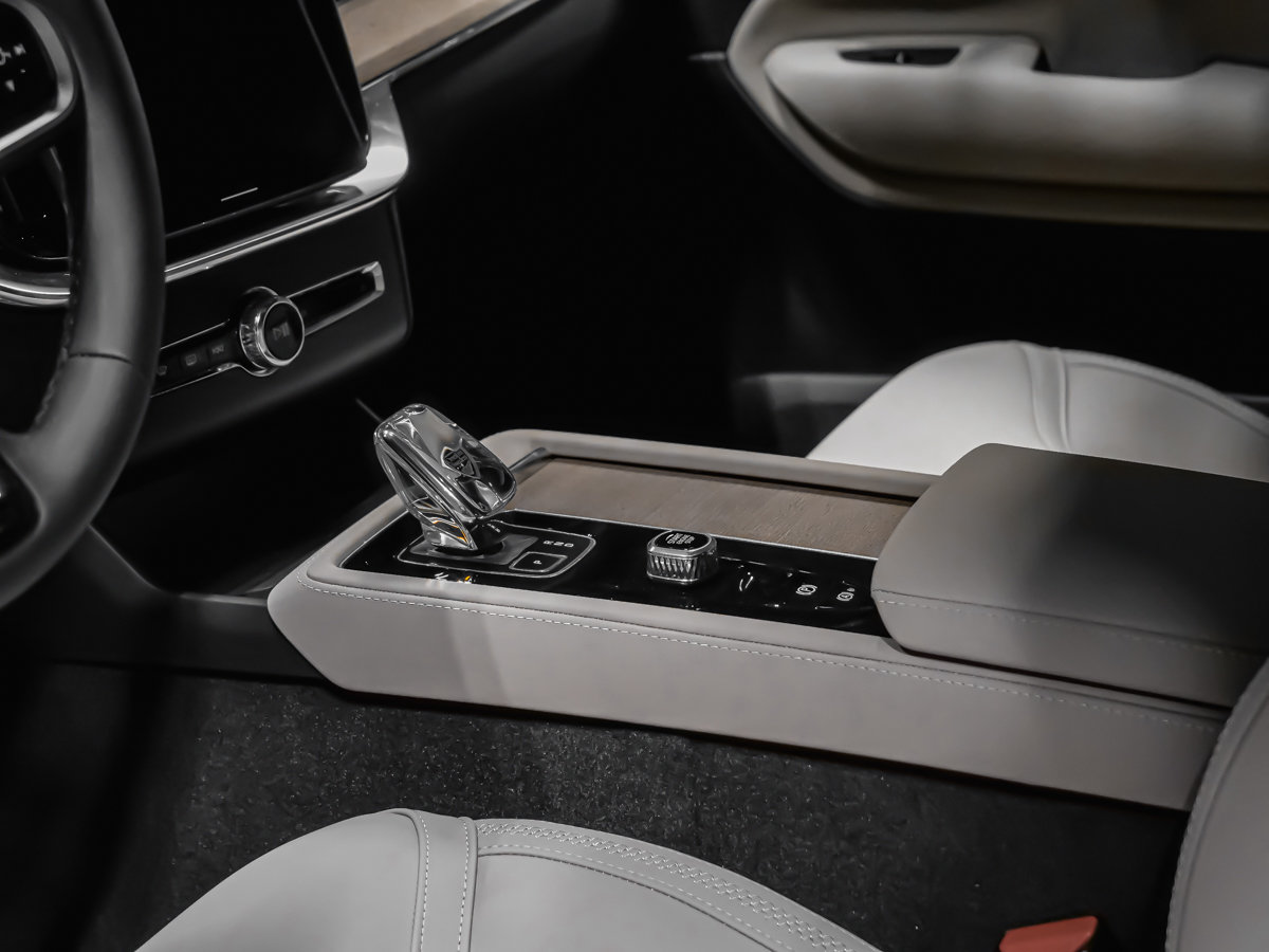 Volvo XC90 Plug-in hybrid Plus 7-Seater (Dark Theme) 2026-7