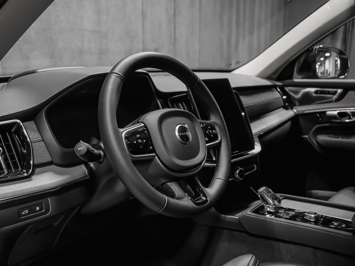 Volvo XC90 Plug-in hybrid Ultra 7-Seater (Dark Theme) 2026-8