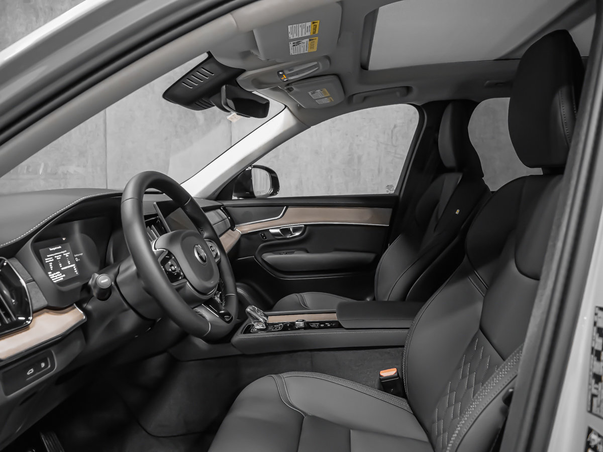 Volvo XC90 Plug-in hybrid Plus 7-Seater (Dark Theme) 2026-11