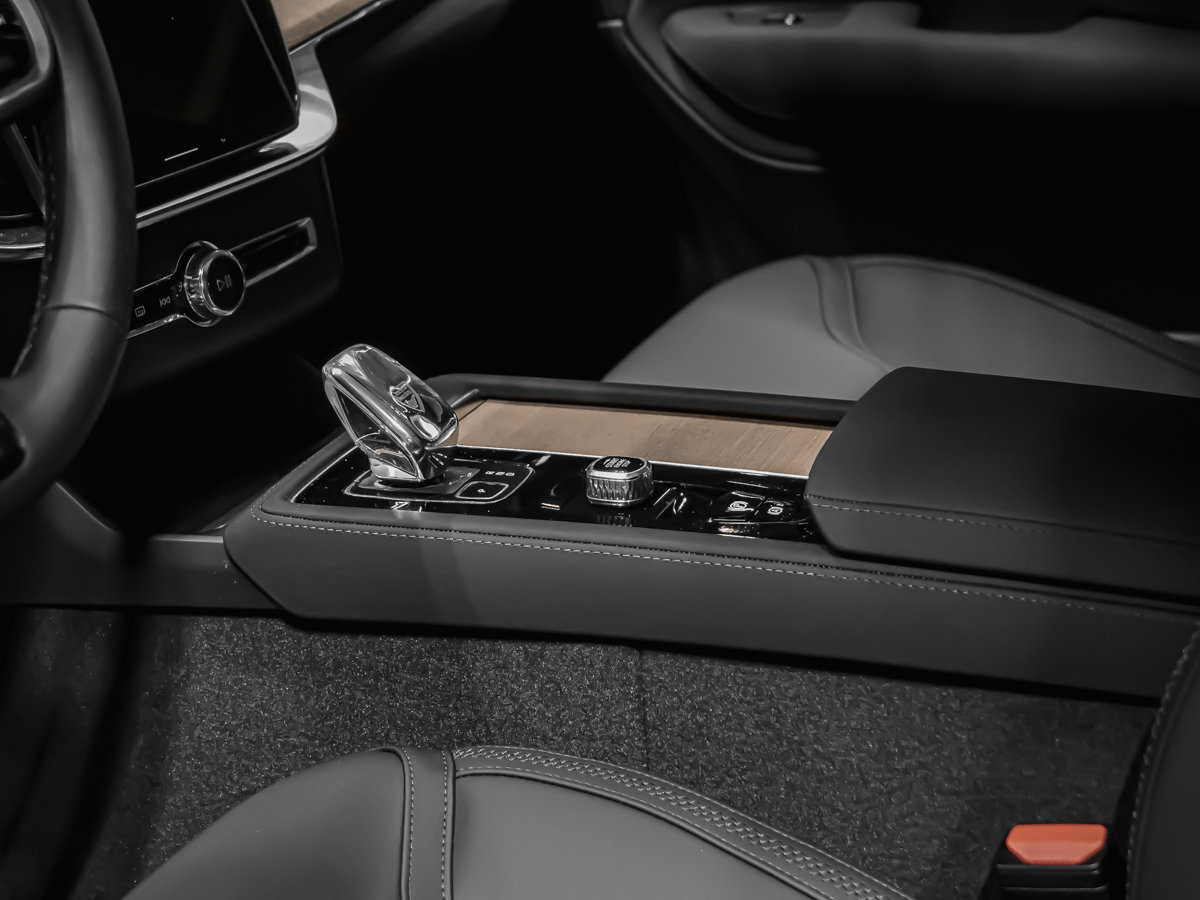 Volvo XC90 Plug-in hybrid Plus 7-Seater (Dark Theme) 2026-7