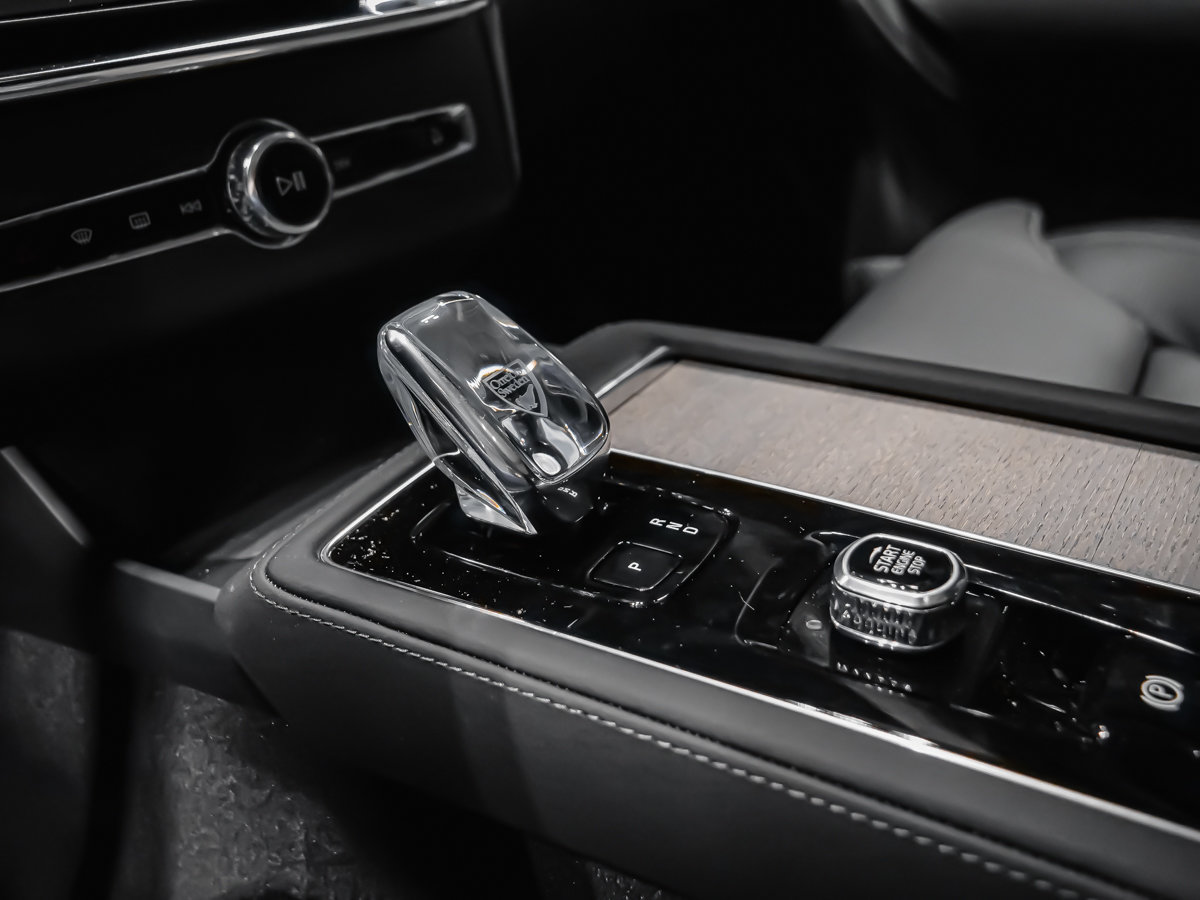 Volvo XC90 Plug-in hybrid Ultra 7-Seater (Dark Theme) 2026-10