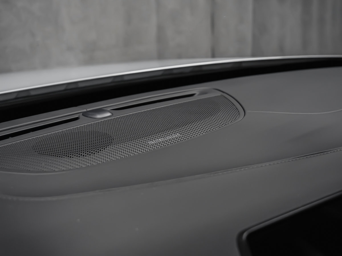 Volvo XC90 Plug-in hybrid Ultra 7-Seater (Dark Theme) 2026-13