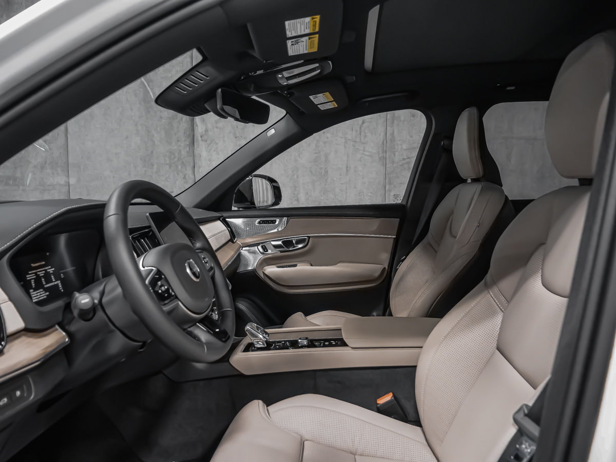 2026 Volvo XC90 Plug-in hybrid Ultra 7-Seater (Dark Theme)-14