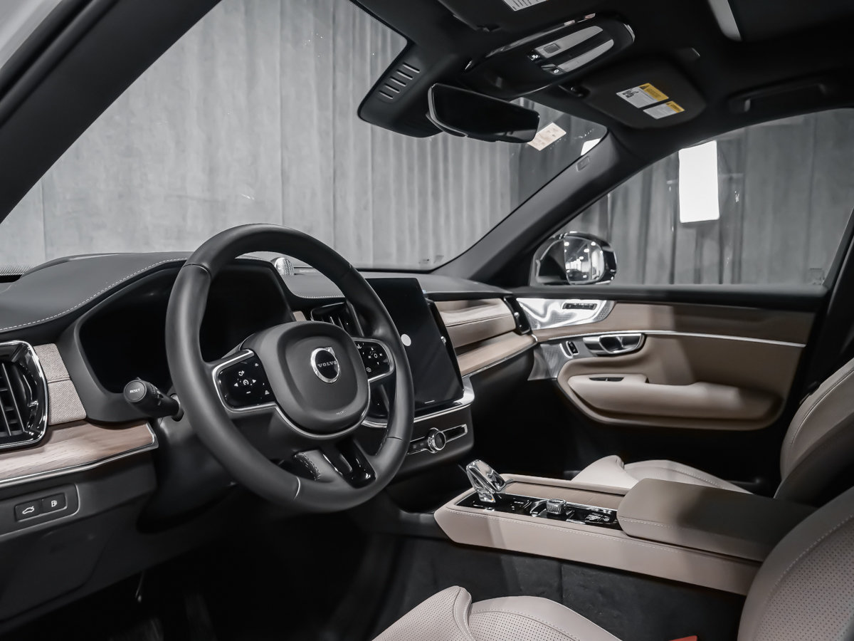 2026 Volvo XC90 Plug-in hybrid Ultra 7-Seater (Dark Theme)-6