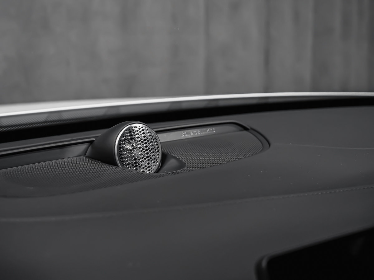 2026 Volvo XC90 Plug-in hybrid Ultra 7-Seater (Dark Theme)-11