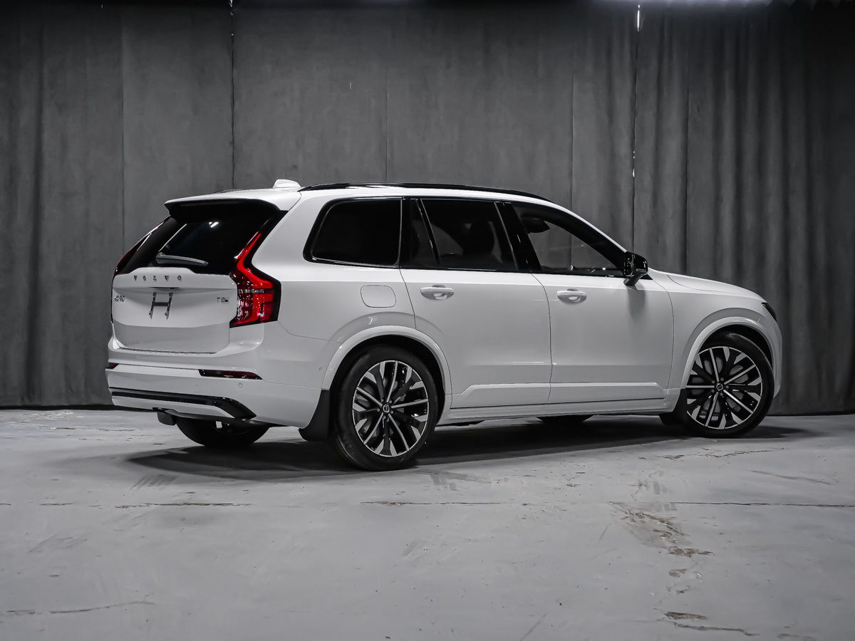 2026 Volvo XC90 Plug-in hybrid Ultra 7-Seater (Dark Theme)-2