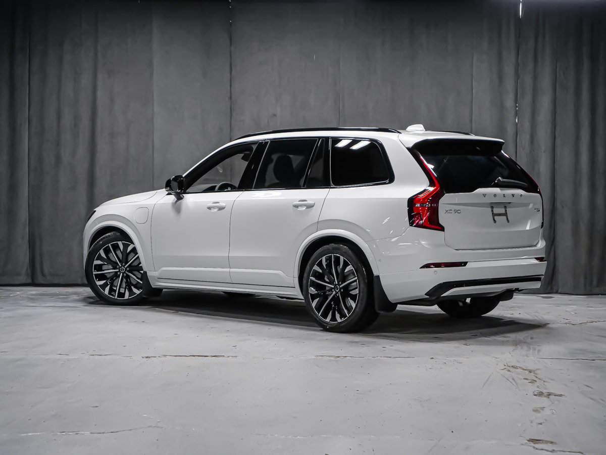 2026 Volvo XC90 Plug-in hybrid Ultra 7-Seater (Dark Theme)-3
