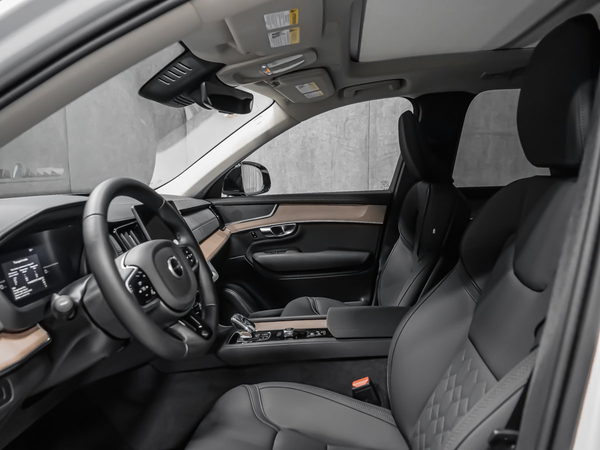 Volvo XC90 Plug-in hybrid Plus 7-Seater (Dark Theme) 2026-11
