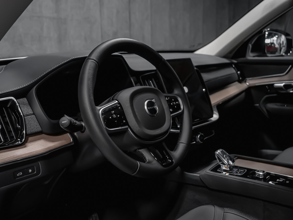 Volvo XC90 Plug-in hybrid Plus 7-Seater (Dark Theme) 2026-9