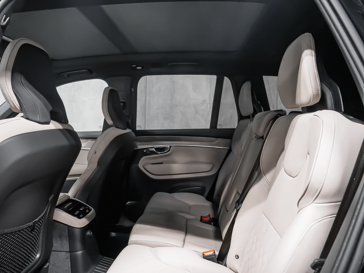 Volvo XC90 Plug-in hybrid Plus 7-Seater (Dark Theme) 2026-12