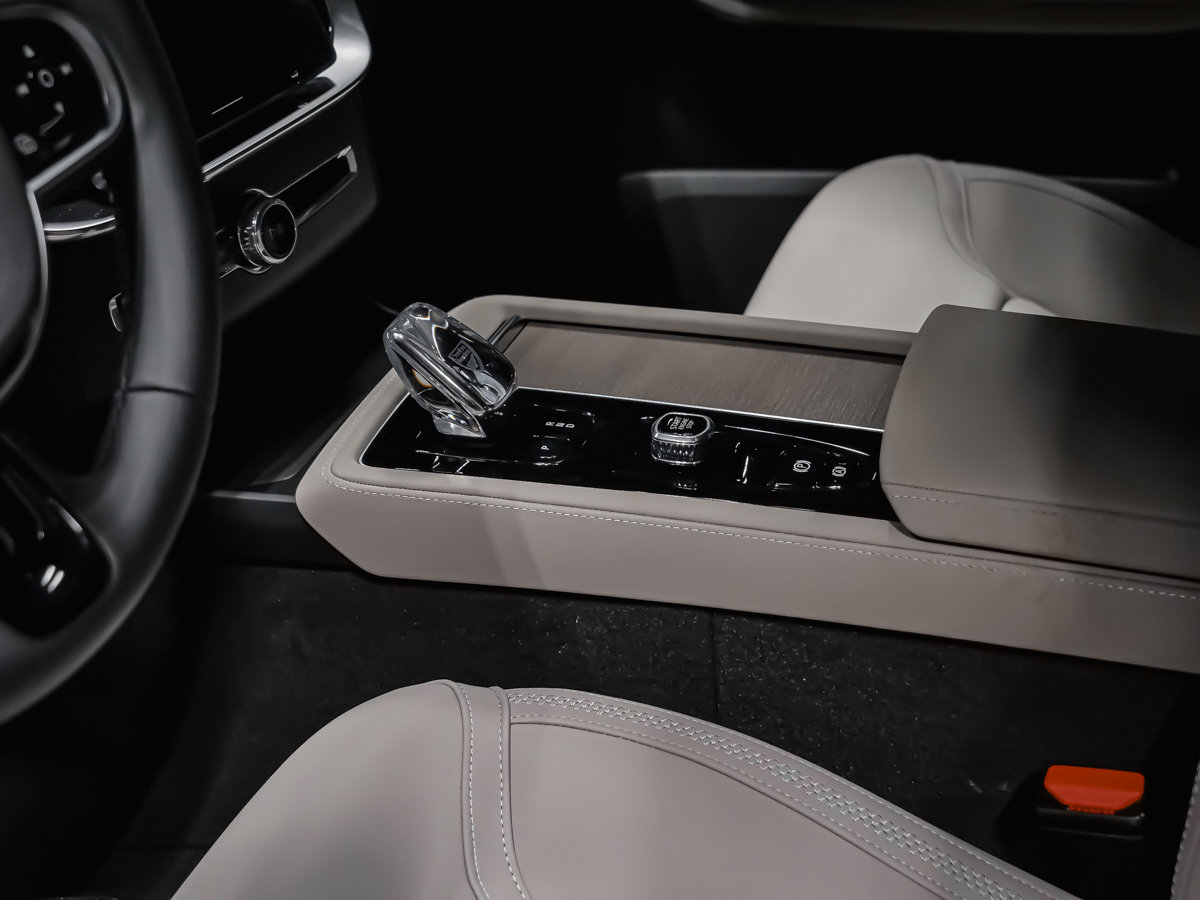 Volvo XC90 Plug-in hybrid Plus 7-Seater (Dark Theme) 2026-9