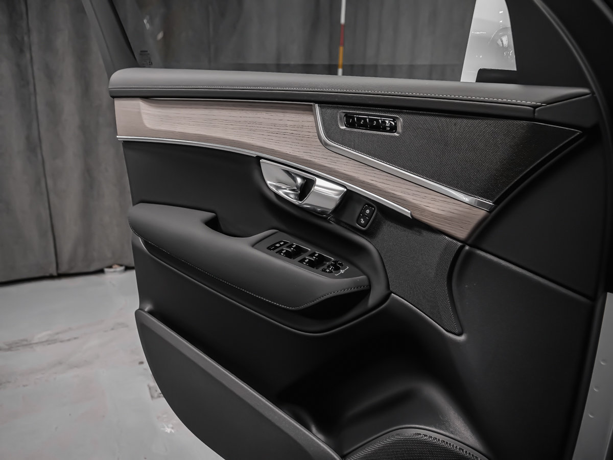 Volvo XC90 Plug-in hybrid Core 7-Seater (Bright Theme) 2026-9