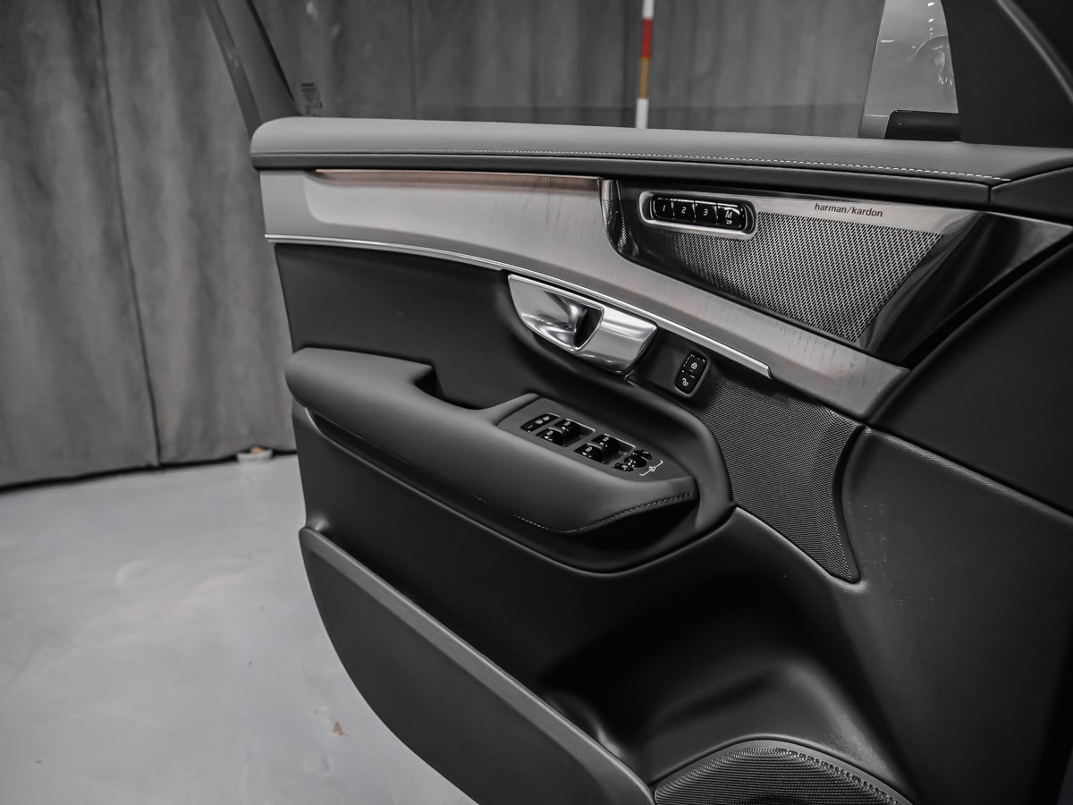 2026 Volvo XC90 Plug-in hybrid Ultra 6-Seater (Bright Theme)-8