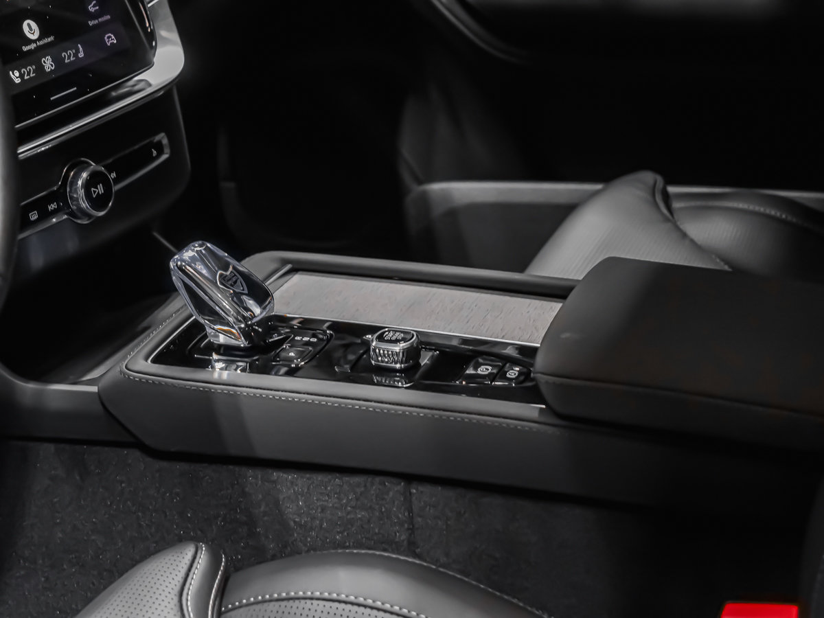 2026 Volvo XC90 Plug-in hybrid Ultra 6-Seater (Bright Theme)-6