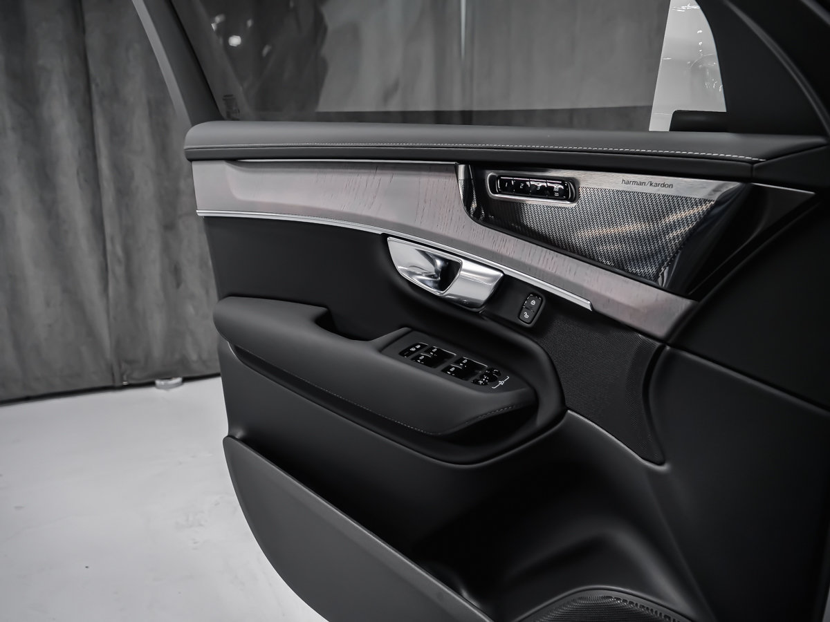 2026 Volvo XC90 Plug-in hybrid Ultra 6-Seater (Bright Theme)-8
