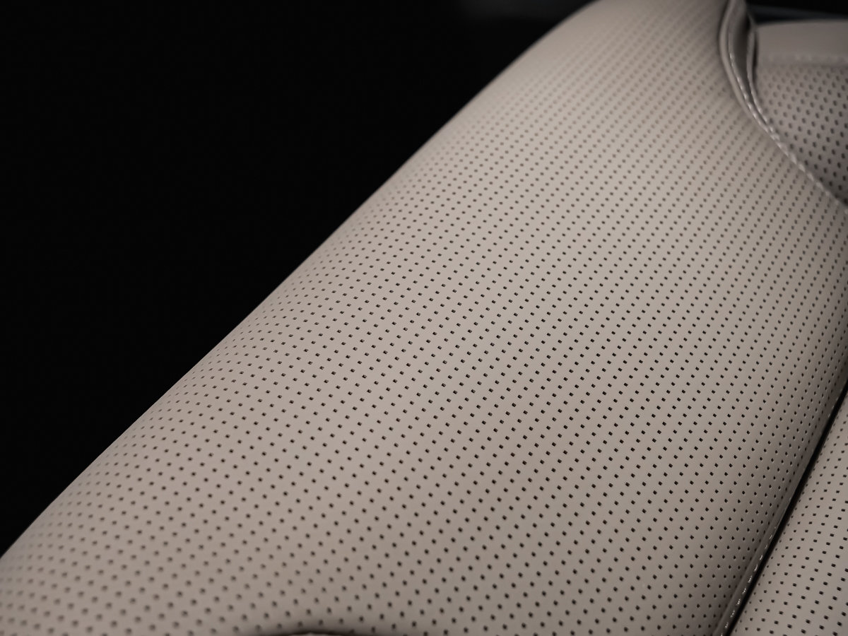 2026 Volvo XC90 Plug-in hybrid Ultra 7-Seater (Dark Theme)-13