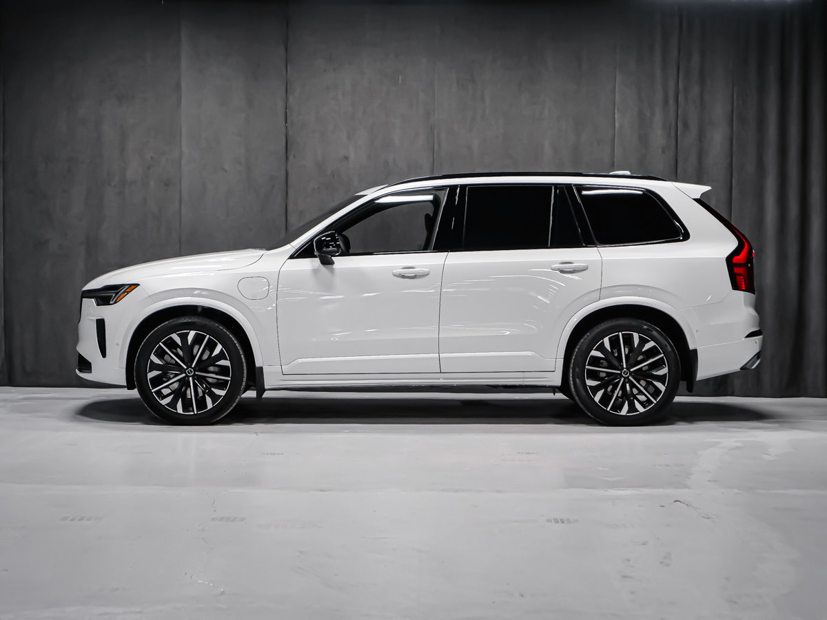 2026 Volvo XC90 Plug-in hybrid Ultra 7-Seater (Dark Theme)-2