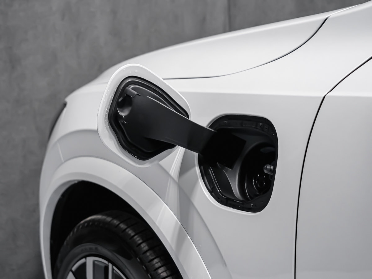 2026 Volvo XC90 Plug-in hybrid Ultra 7-Seater (Dark Theme)-5