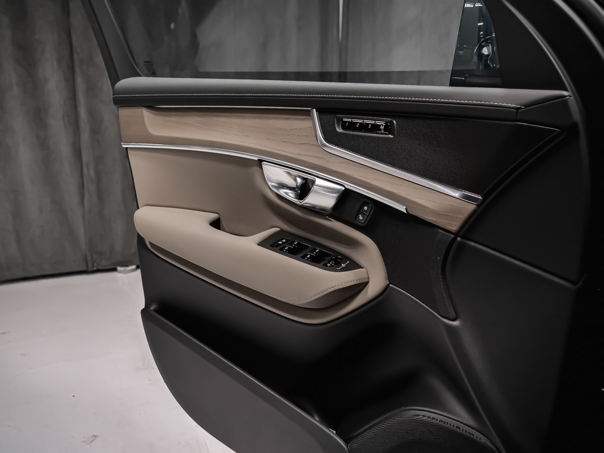 2026 Volvo XC90 Plug-in hybrid Core 7-Seater (Bright Theme)-9