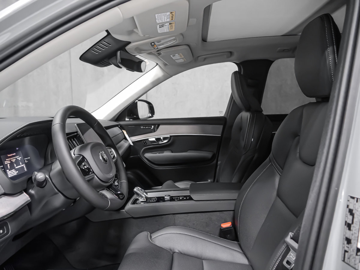 2026 Volvo XC90 Plug-in hybrid Ultra 7-Seater (Dark Theme)-10