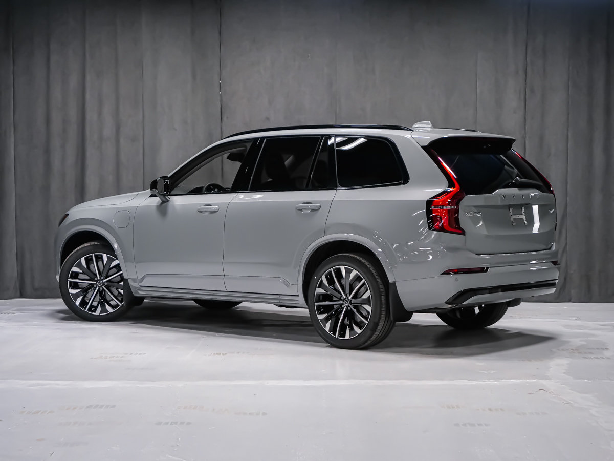 2026 Volvo XC90 Plug-in hybrid Ultra 7-Seater (Dark Theme)-3