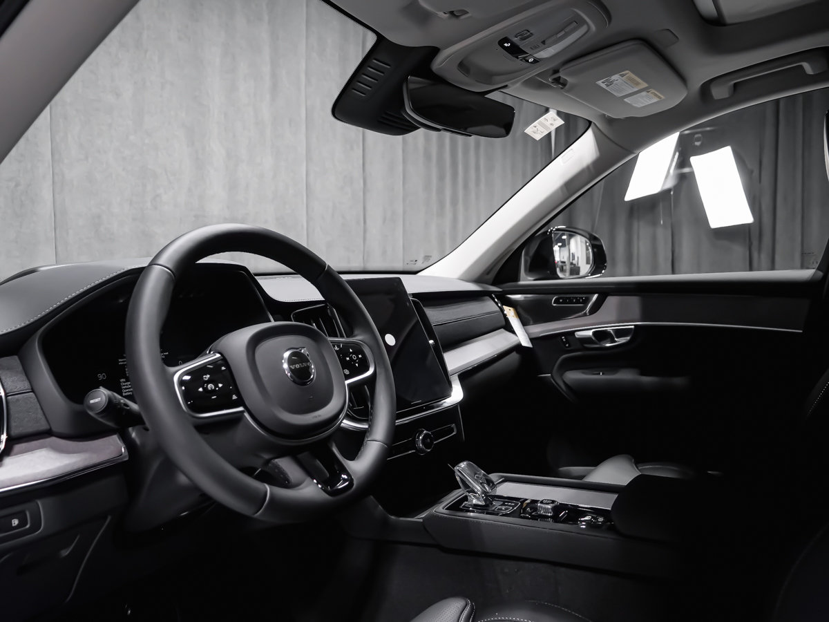 2026 Volvo XC90 Plug-in hybrid Ultra 7-Seater (Dark Theme)-5