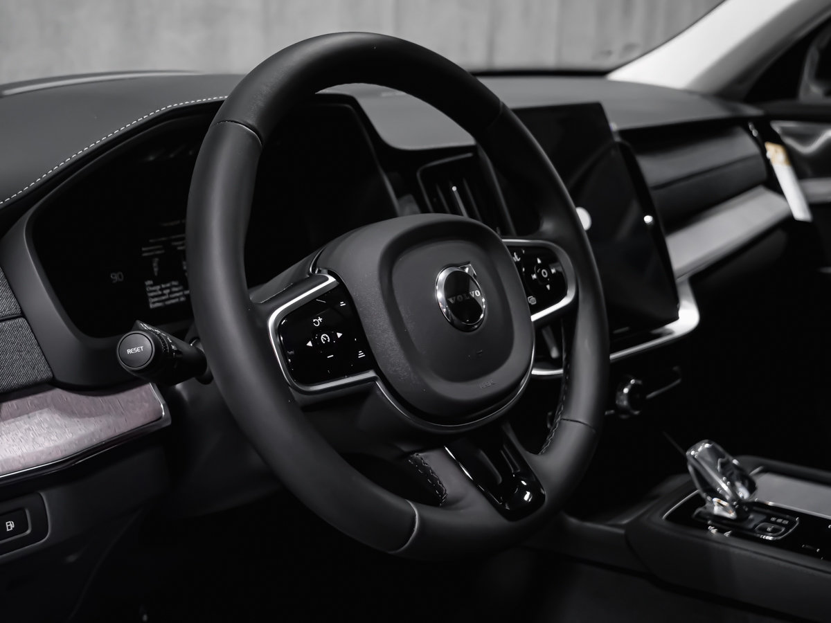 2026 Volvo XC90 Plug-in hybrid Ultra 7-Seater (Dark Theme)-7