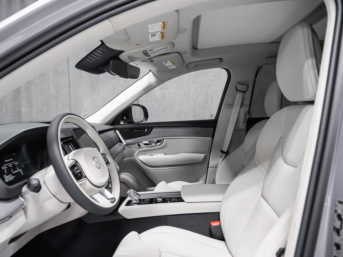 2026 Volvo XC90 Plug-in hybrid Ultra 7-Seater (Dark Theme)-10