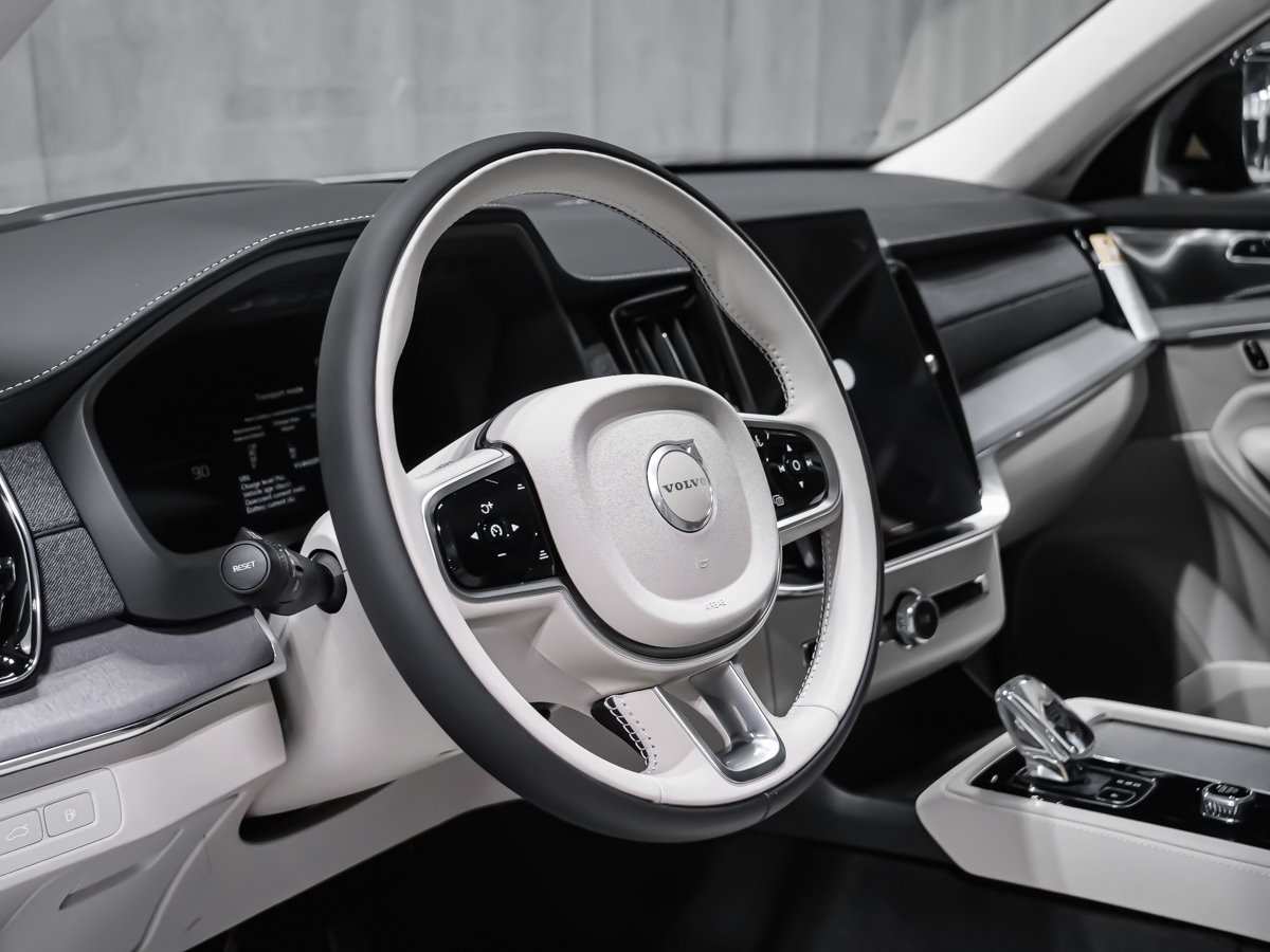 2026 Volvo XC90 Plug-in hybrid Ultra 7-Seater (Dark Theme)-7