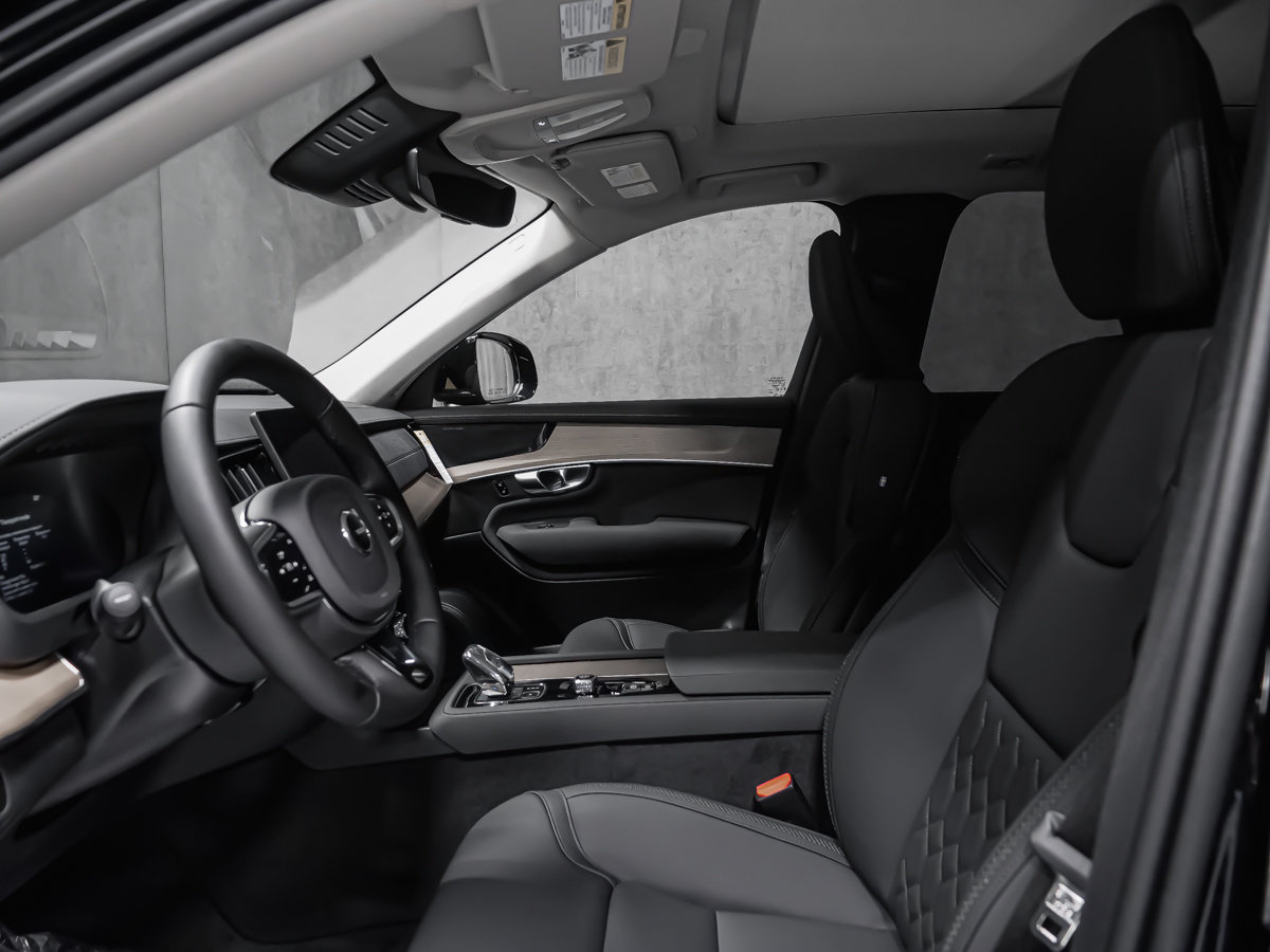 2026 Volvo XC90 Plug-in hybrid Plus 7-Seater (Dark Theme)-10